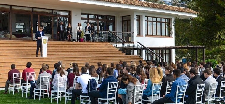 Laude High School Students Visit MIUC