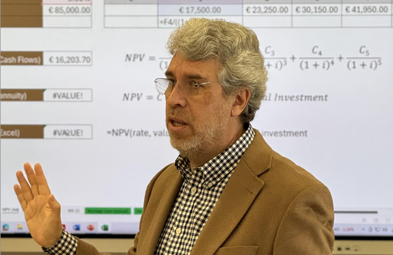 Financial Expert Sergio Reyes, MBA Delivers Financial Insight Academy to MIUC Students 